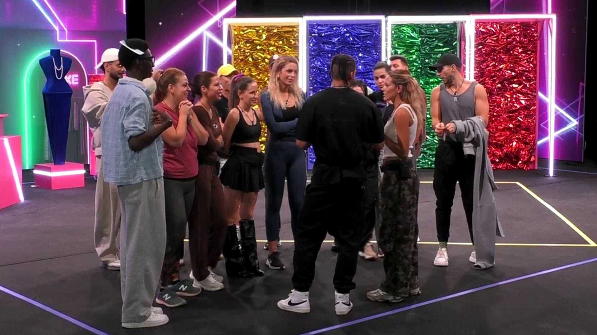 Edi Insua y Violeta Crespo visitan la casa de 'Gran Hermano 20' y los concursantes enloquecen con su regalo: "Para que os motivéis"