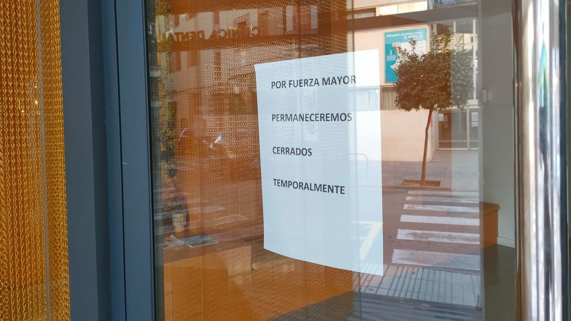 El estado de la menor hospitalizada por el tratamiento dental en Alzira: "Está bien"