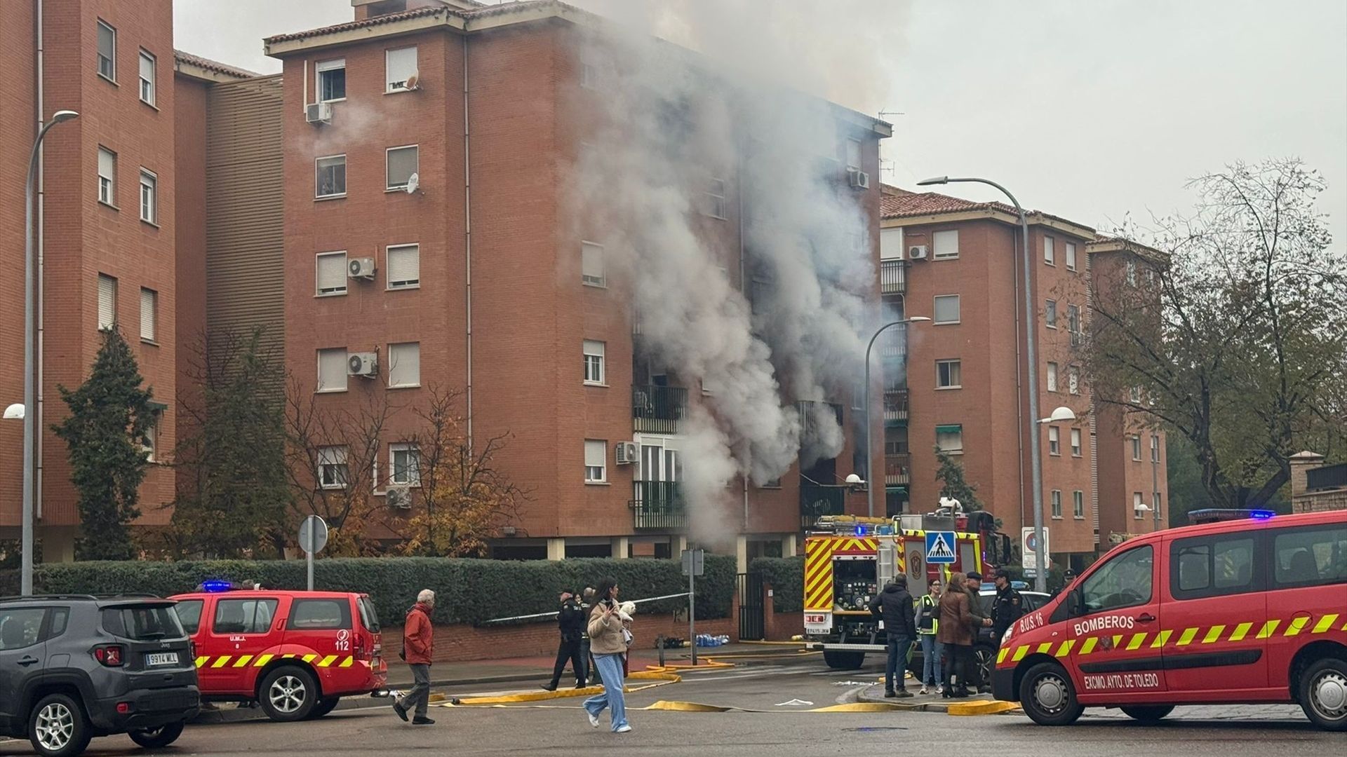 Extinguido el incendio en un bloque de viviendas de Toledo que ha causado ocho heridos