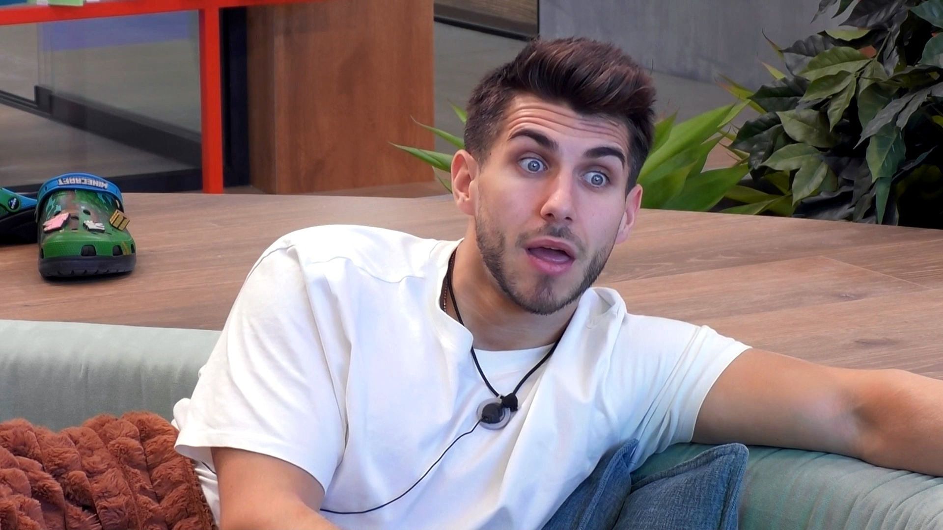 José Manuel pidiendo que compren arroz