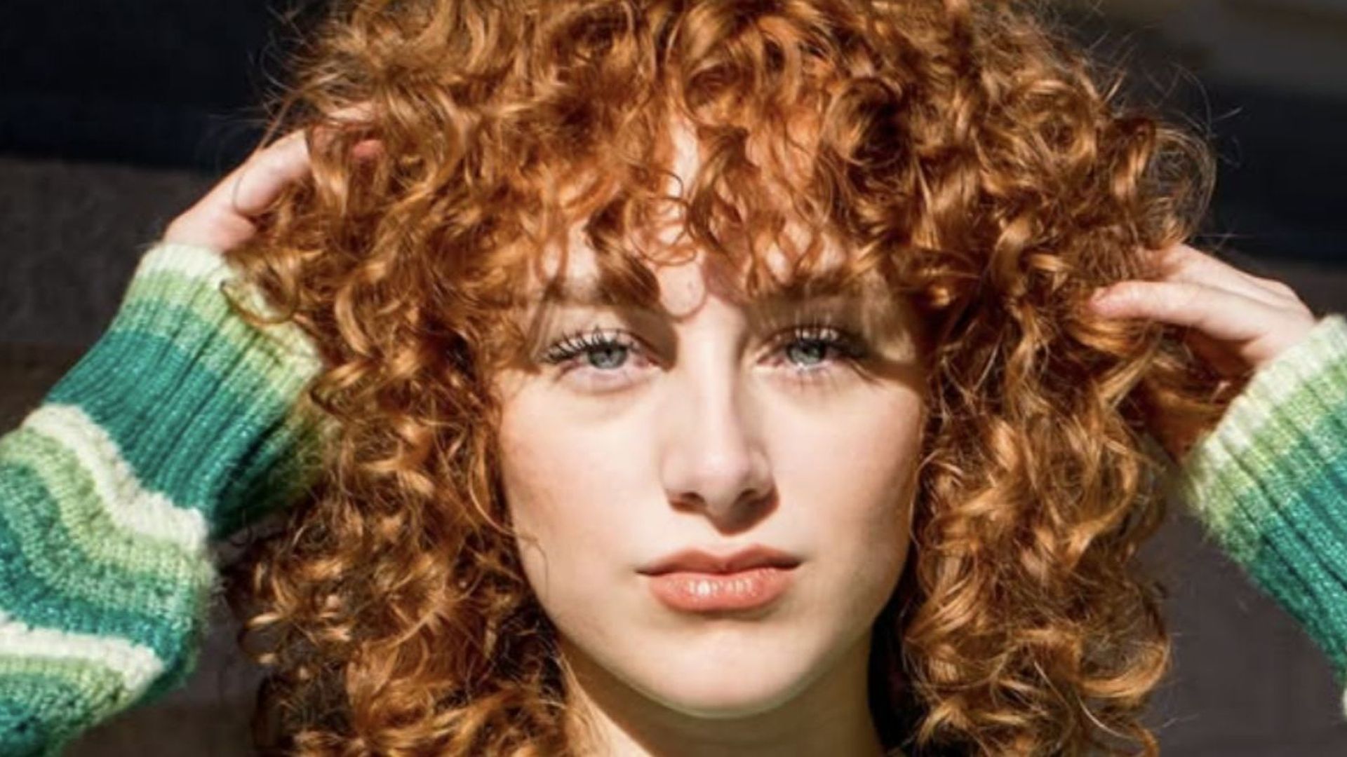 Las melenas rizadas dan mucho juego