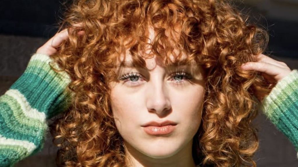 Las melenas rizadas dan mucho juego