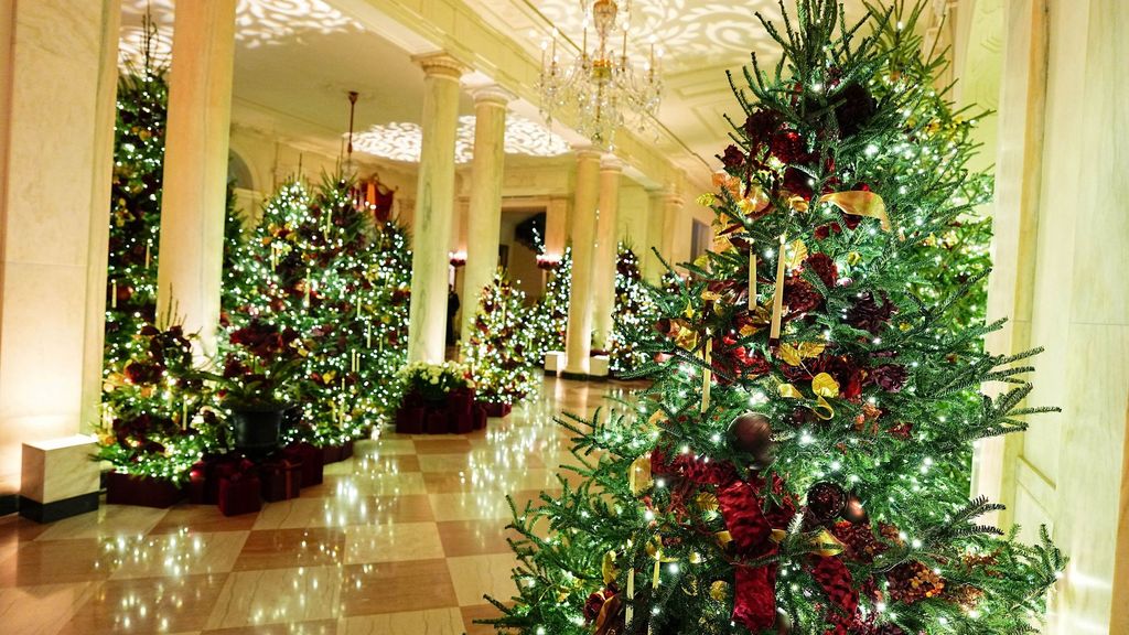 Los Trump engalanan la Casa Blanca por todo lo alto para celebrar la Navidad en el 250 aniversario de la creación de los EE. UU.