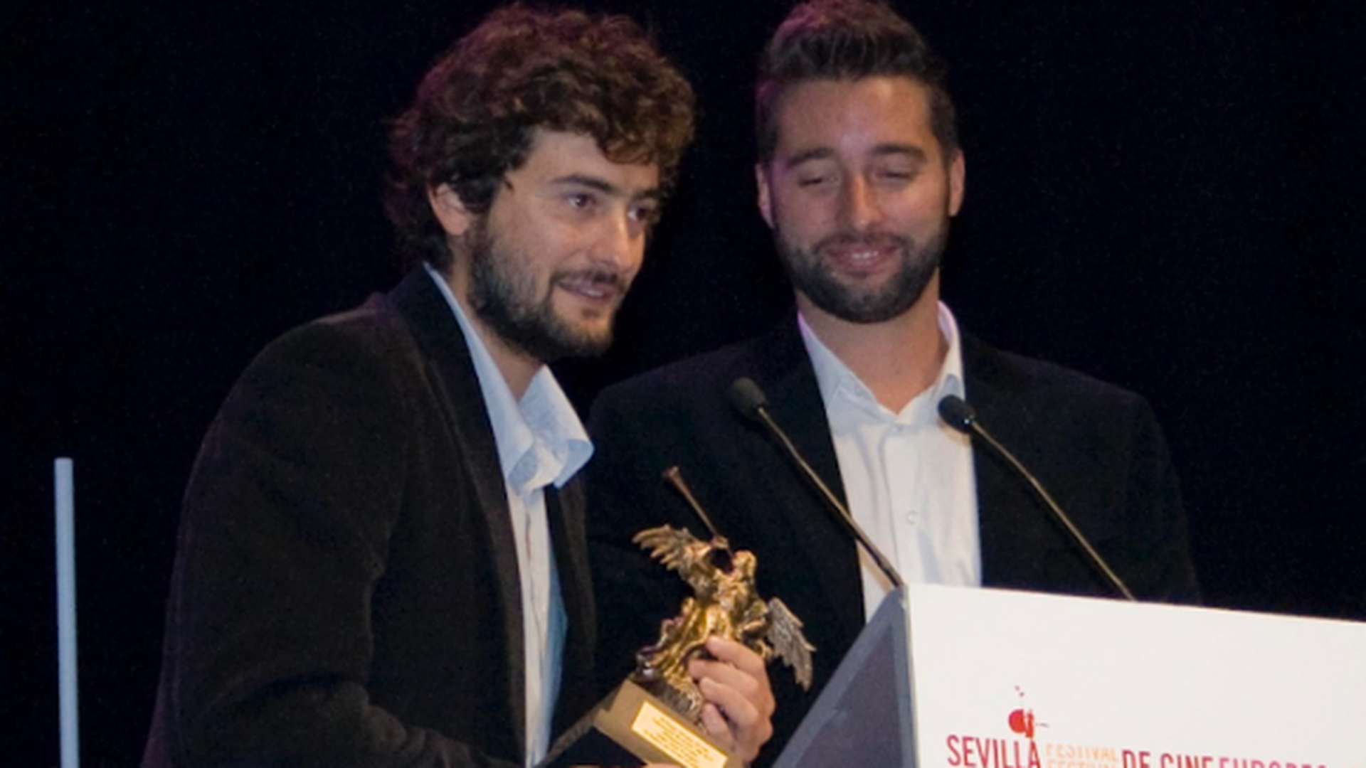 Sergio y Miguel Ángel Abuja recogen un premio de Festival de Cine Europeo de Sevilla