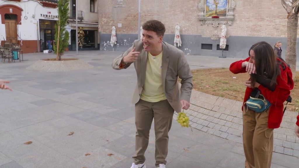 El momentazo de Xuso Jones ensayando las campanadas de 2026, con algún que otro contratiempo con las uvas: "¡Un pañuelo por favor!"