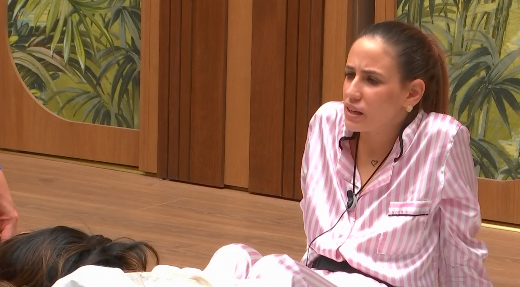 Aroa hablando con Belén de Desirée