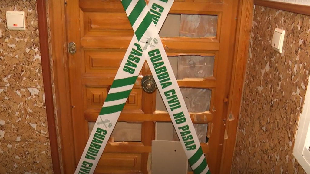 Asesinó a Rosmery delante de sus dos hijas menores en Toledo y la Policía tuvo que forzar la puerta para entrar en la casa