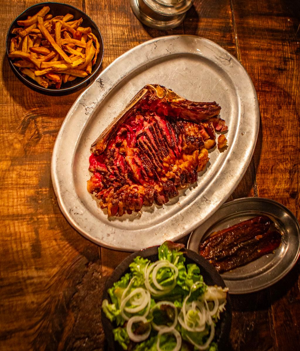 La carne y el fuego acaparan gran parte de los focos en este restaurante