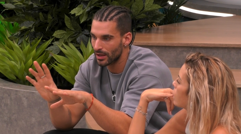 Edi hablando con las chicas