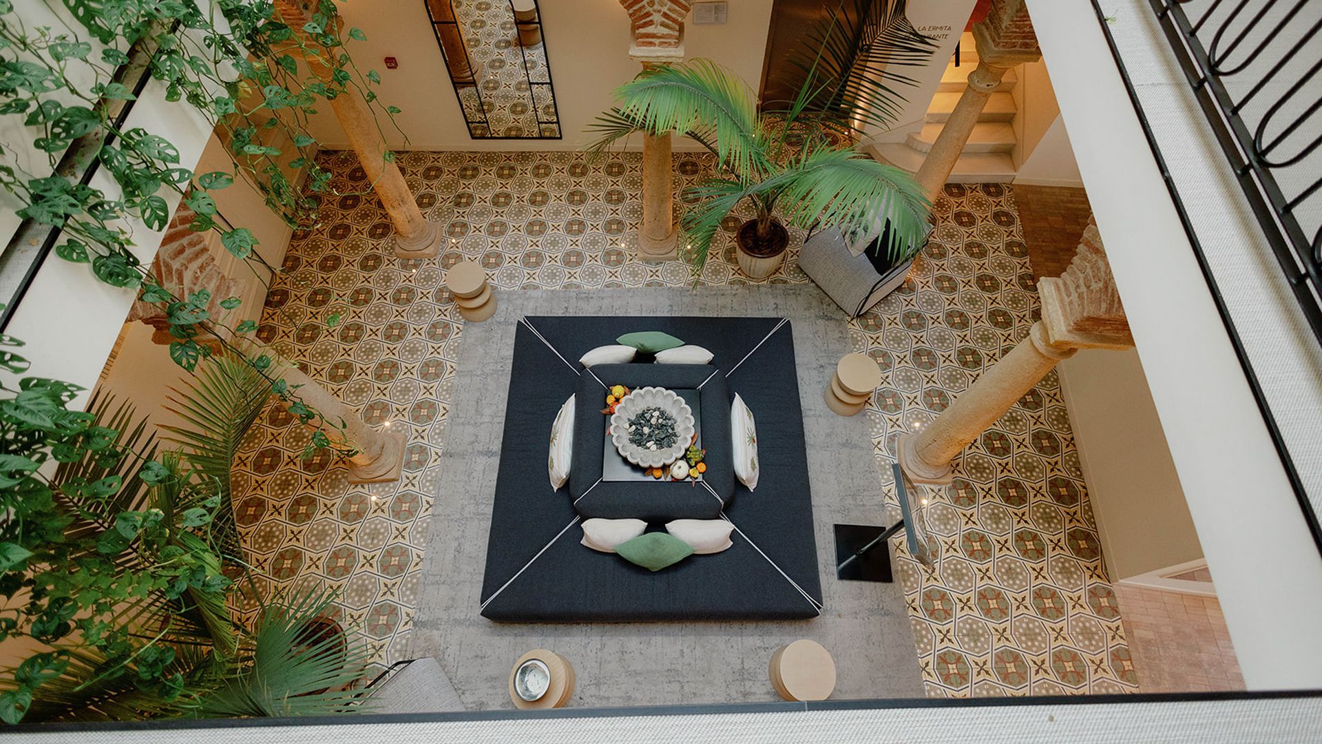 Interior (10) Interior (10)