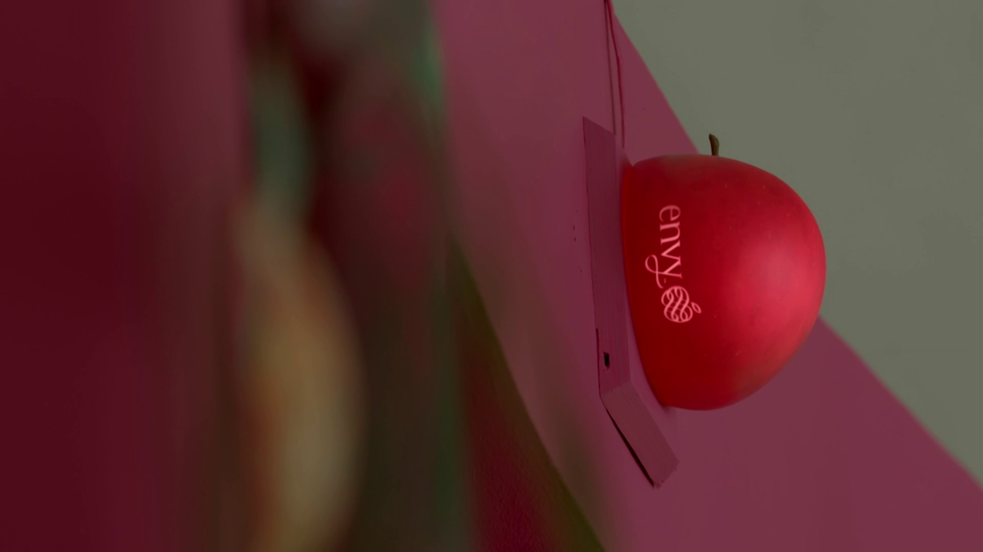 La alarma de la tentación de manzanas Envy en ‘Villa Playa’