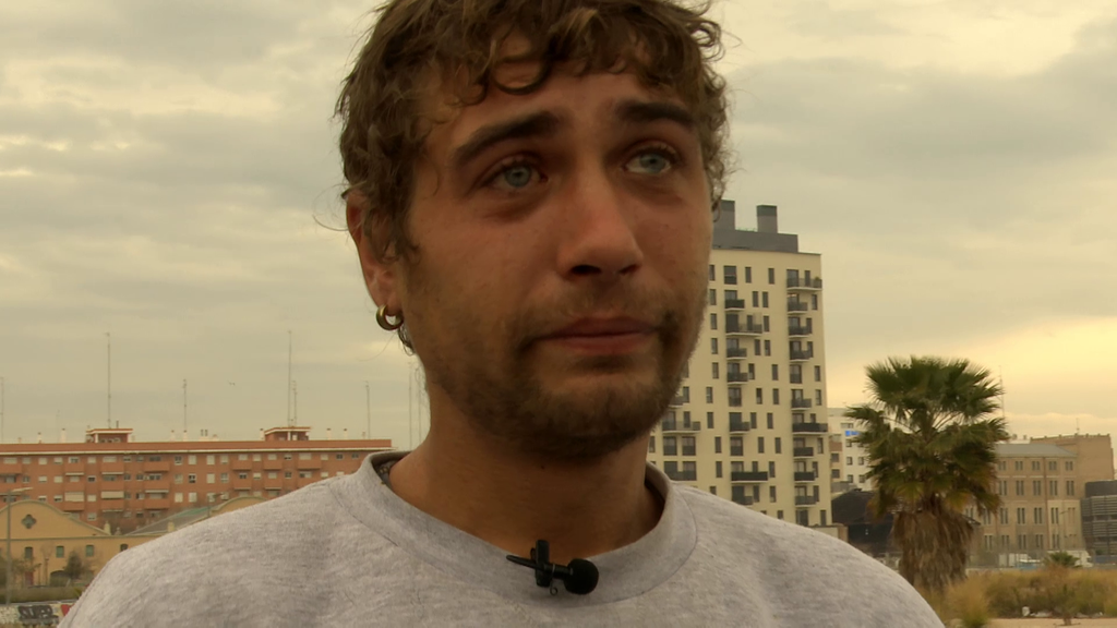 La estremecedora historia de un joven que vive en el antiguo circuito de Fórmula 1 de Valencia