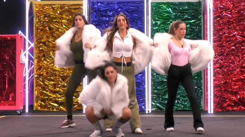 Las chicas ensayando con Edi