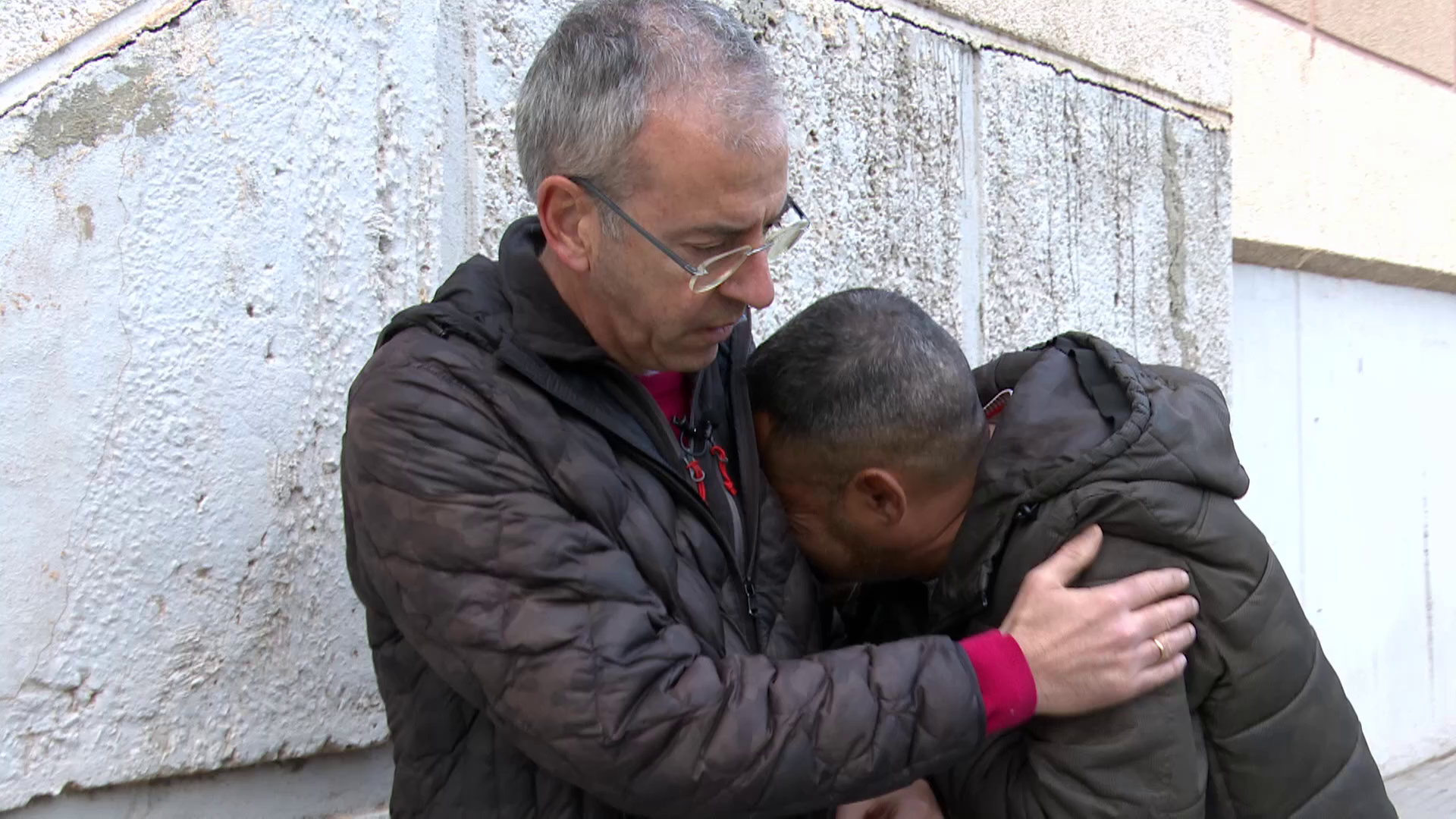 Las súplicas de un hombre en situación de calle a 'Callejeros' tras vomitar sangre: "Necesito ayuda, no tengo nada" Las súplicas de un hombre en situación de calle a 'Callejeros' tras vomitar sangre: "Necesito ayuda, no tengo nada"