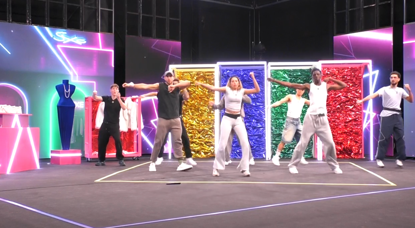 Violeta ensayando con los chicos