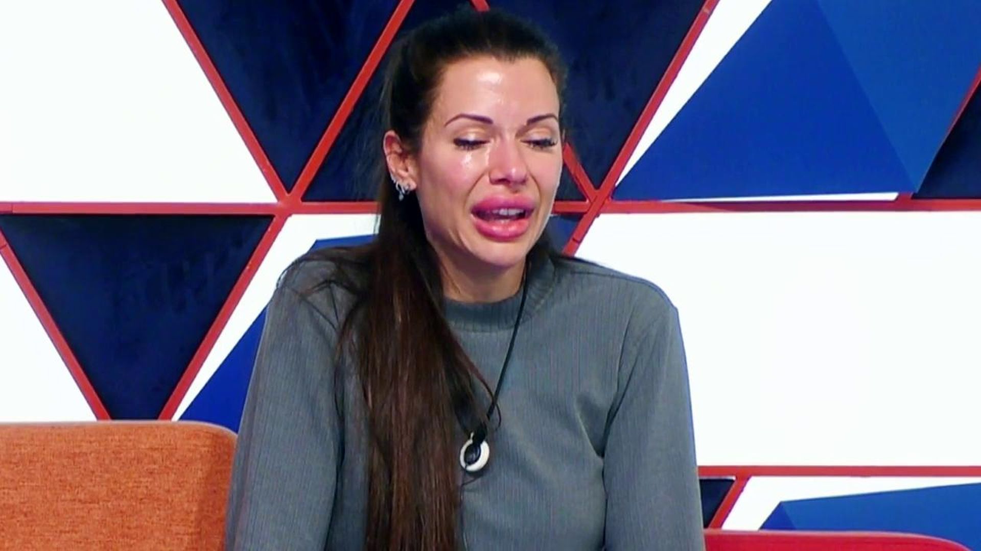 2025_12_04-2156-REC_Telecinco_REC.ts.0x0.158839682962500