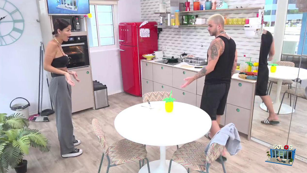 ¡Discusión en el pisito! Keyla y Napoli se tiran los trastos por la convivencia Solos Keyla y Napoli Top Vídeos 295