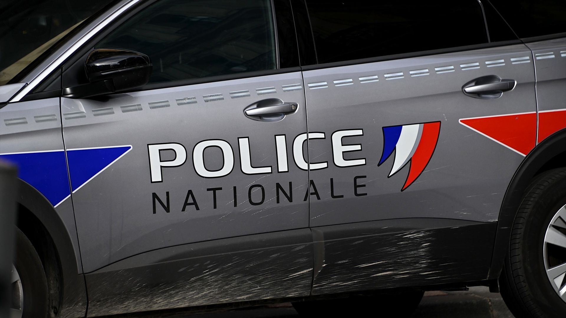 Acusan a un hombre de tener hijos con su hija y obligar a uno de ellos a tener relaciones sexuales con su madre en Francia