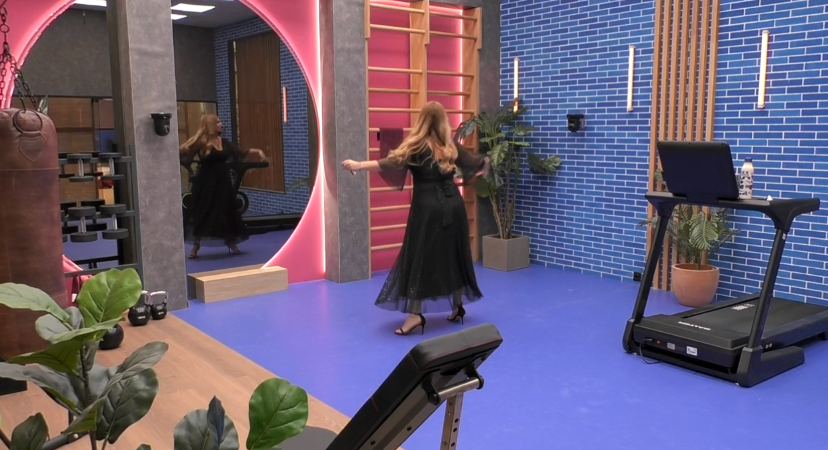 Belén bailando en el gimnasio