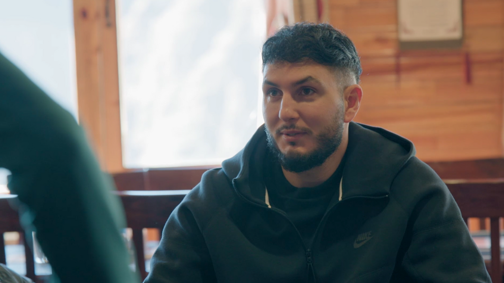 Omar Montes confiesa a Jesús Calleja el sueño que ha tenido con Rosalía como protagonista: “¡Qué paranoia más rara!”