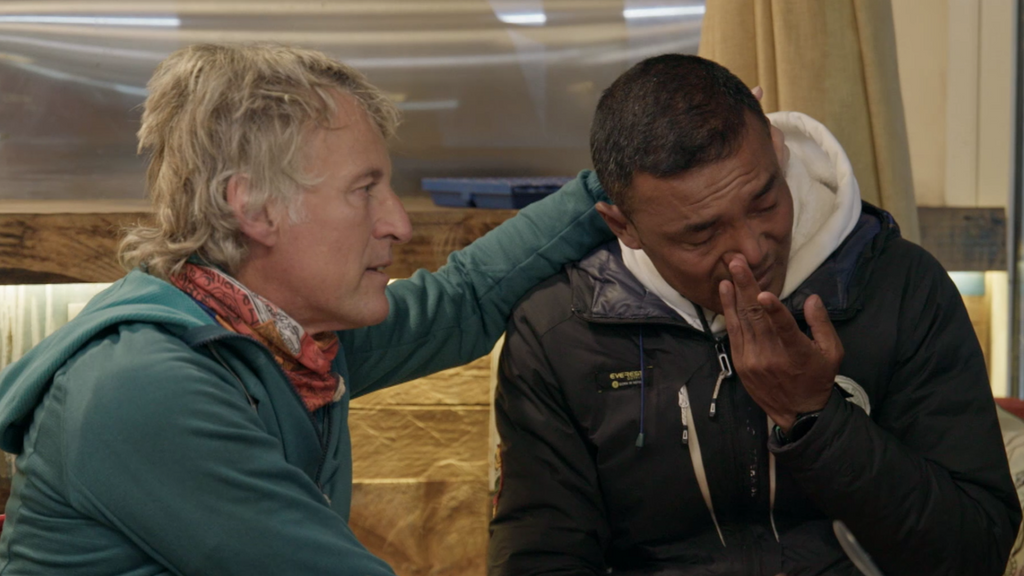 La emoción de Jesús Calleja al contar la estremecedora historia de cómo conoció a su hijo nepalí: "Le expulsaron de su pueblo"