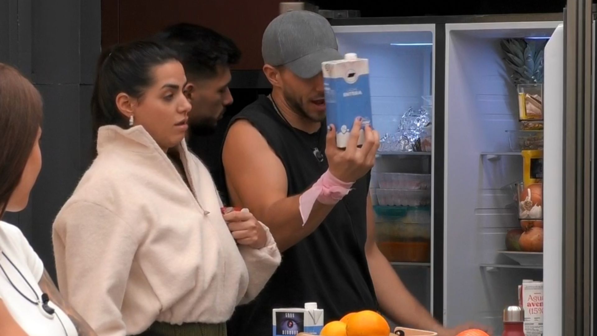 Desirée estalla tras descubrir que ha desaparecido leche de la nevera