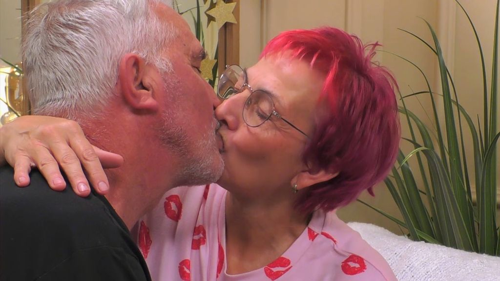 Un sensual beso de dos solteros de 'First Dates' pone el broche a su apasionada cita: "Le he quitado todo"