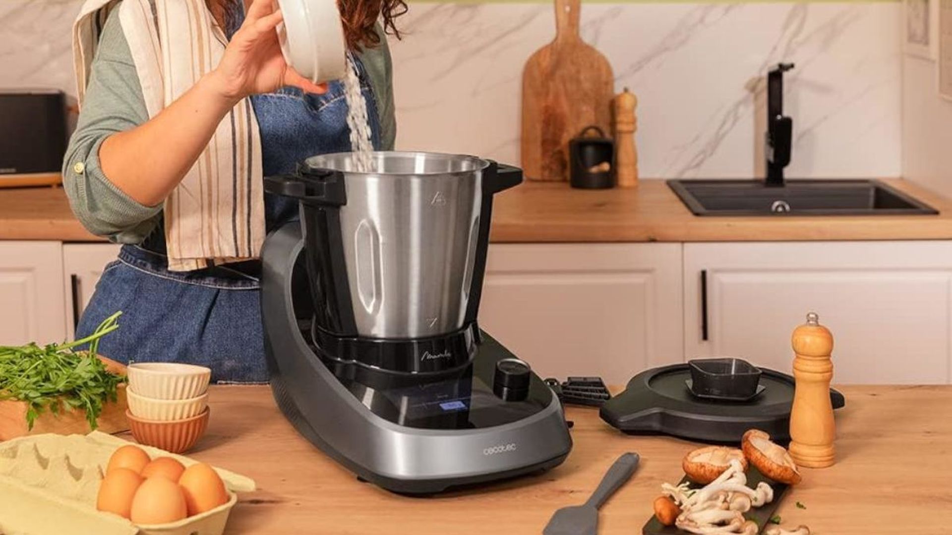 El robot de cocina más vendido de Amazon es de Cecotec ¡y ahora está de oferta!