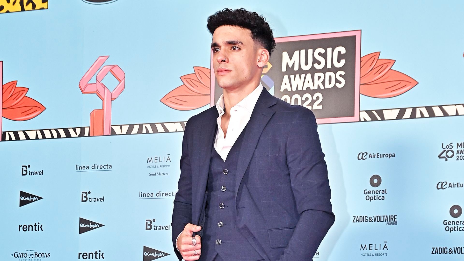 Isaac Belk en la gala de los Premios 40 2022