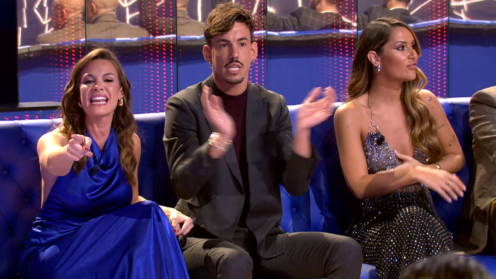 Jessica Bueno se enfrenta a sus compañeros Jessica Bueno se enfrenta a sus compañeros