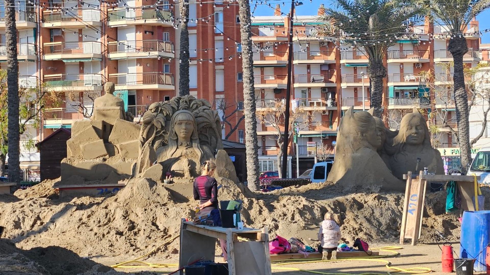 La playa de La Pineda en Tarragona, un atractivo turístico por Navidad: así es su belén de arena