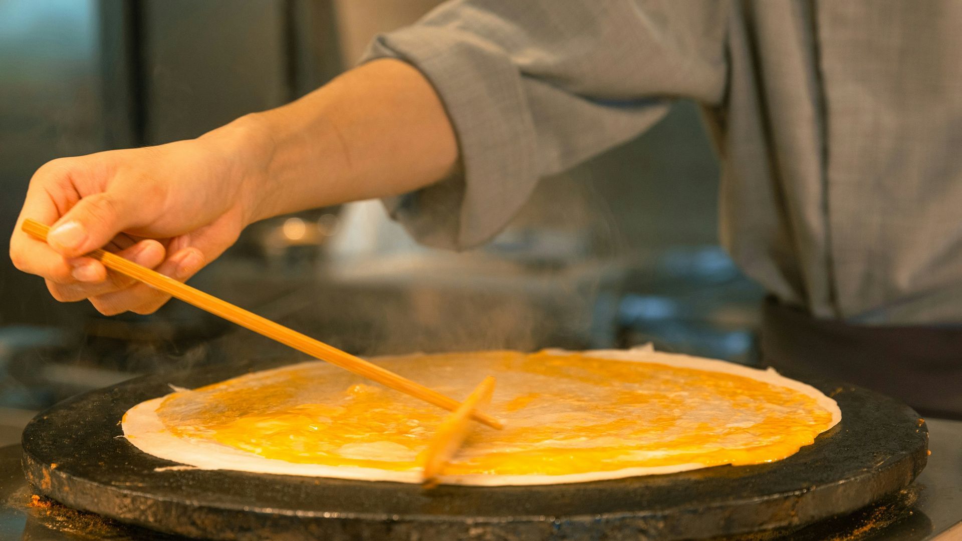 Los espaguetis de crep dulce son una idea novedosa y muy fácil de hacer.