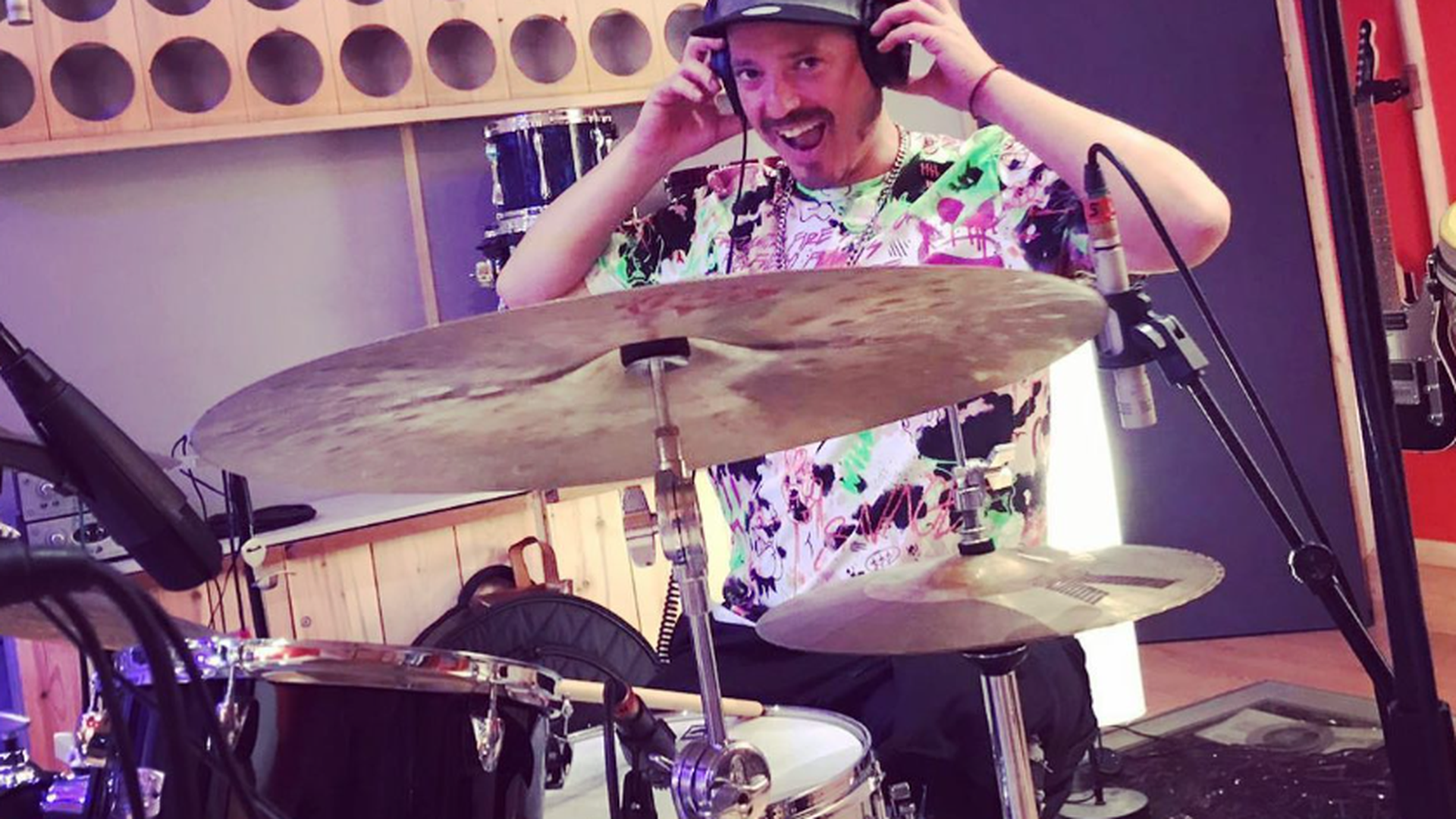 Luisongo al frente de su inseparable batería