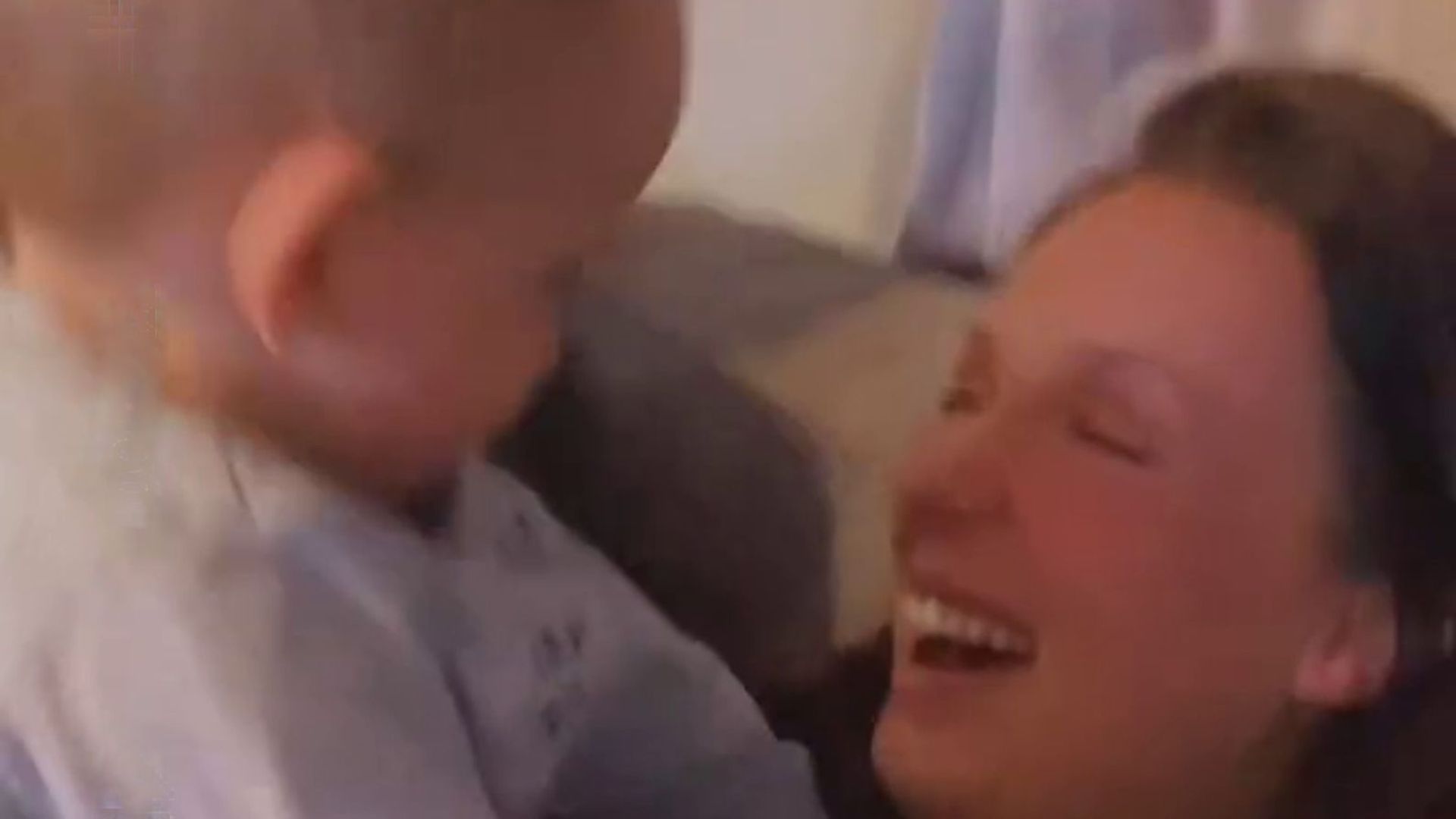 Reencuentro de Zayra Gutiérrez con su hijo