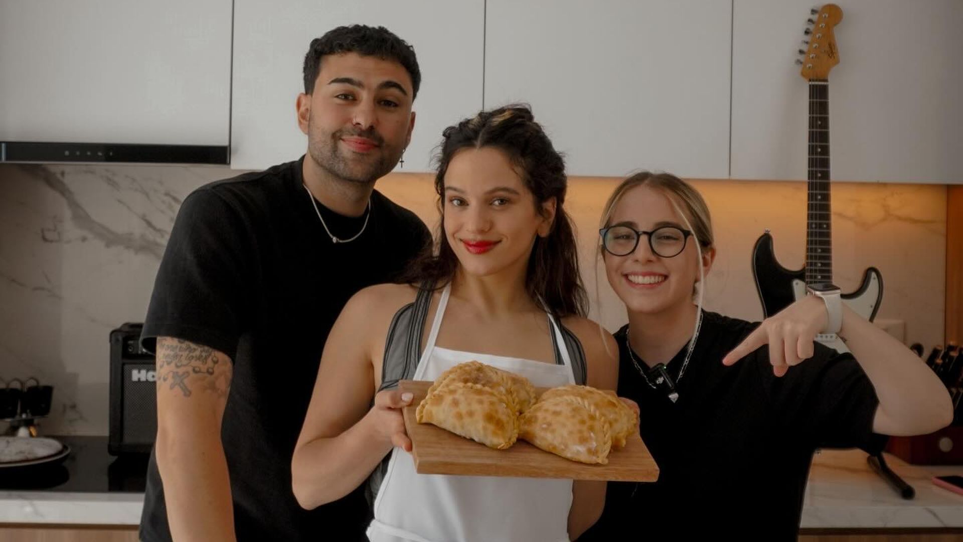 Rosalía prepara empanadas salteñas Rosalía prepara empanadas salteñas