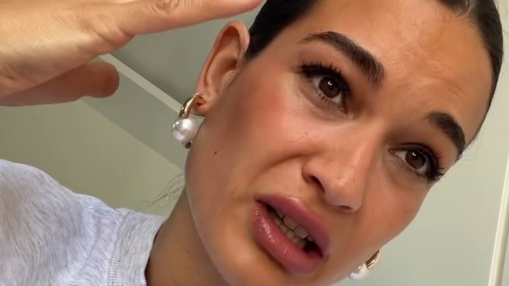 Estela Grande encuentra un cadáver en el patio de su casa