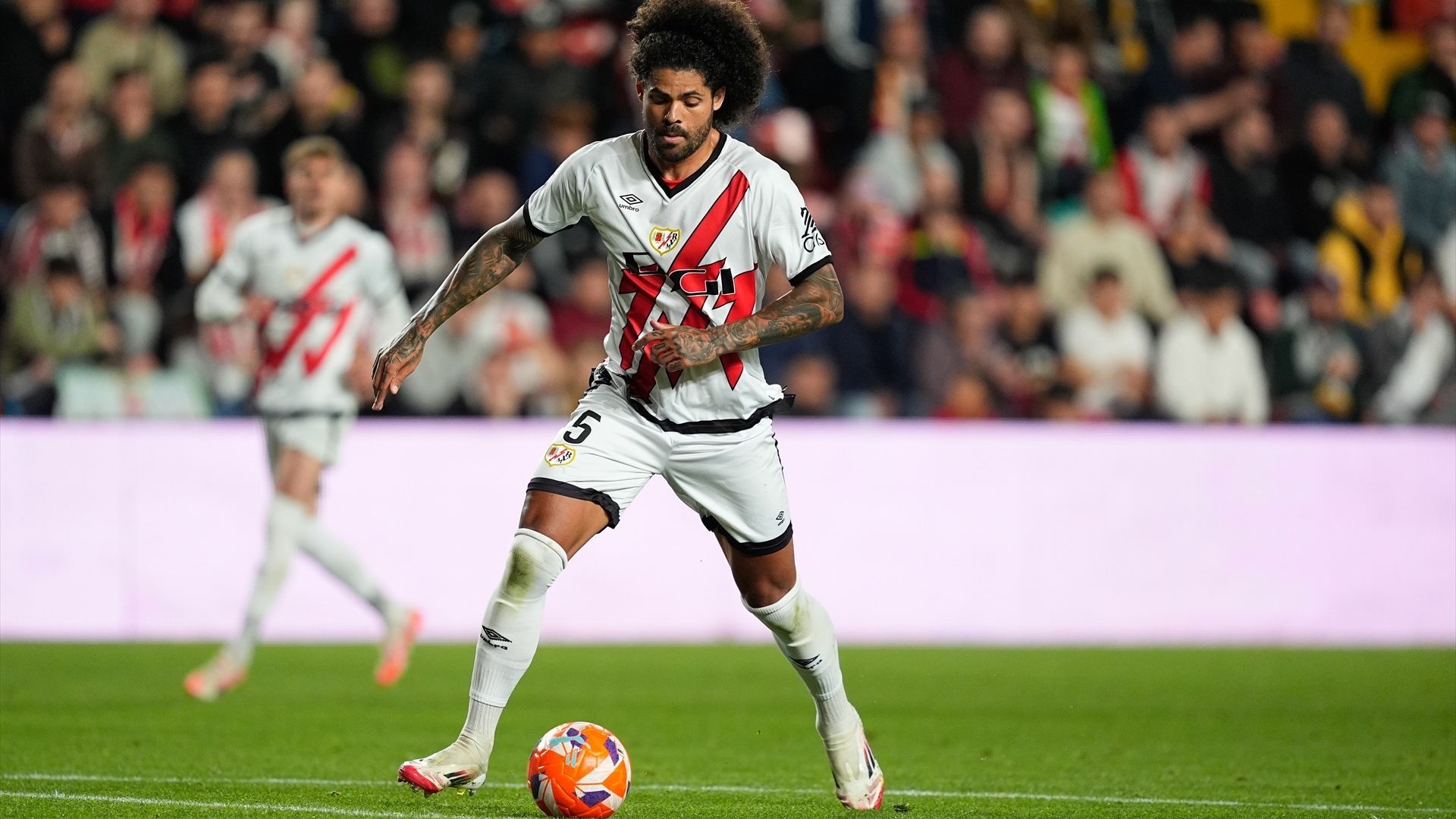 Detienen al futbolista Aridane Hernández tras estrellar su Porsche contra tres vehículos y casi triplicar la tasa de alcohol