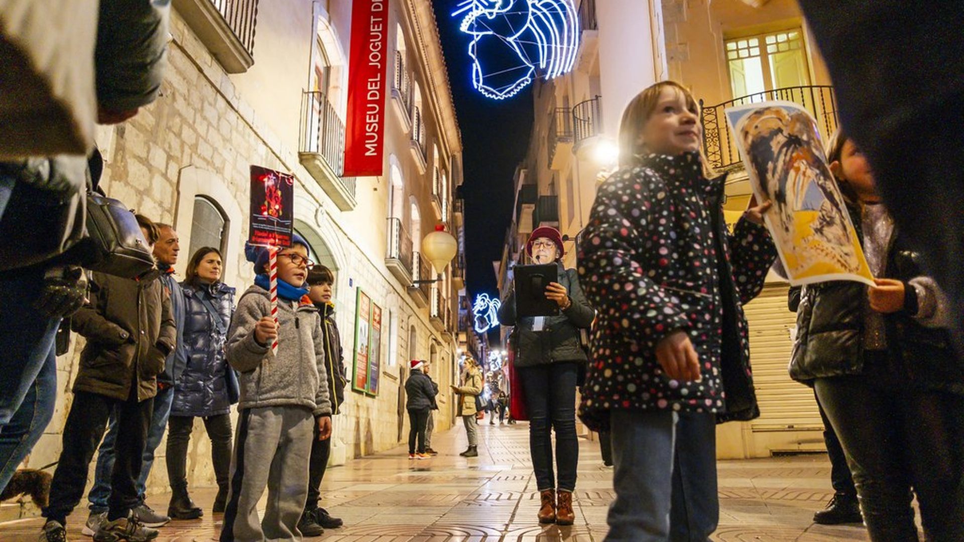 El arte de Salvador Dalí ilumina las calles de Figueres por Navidad: