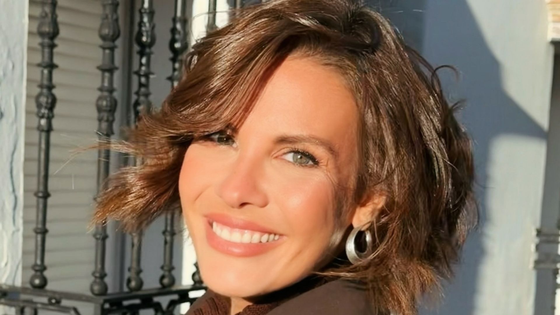 Jessica Bueno comparte sus looks seguros para brillar esta Navidad: económicos y con estilo