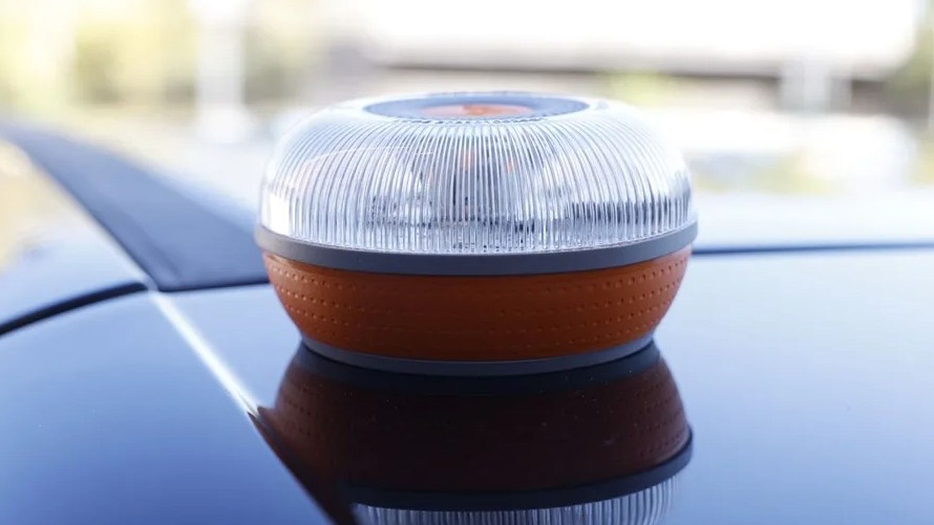 Los errores más comunes al comprar una baliza V16: "Uno de cada cuatro españoles no saben diferenciarlas"