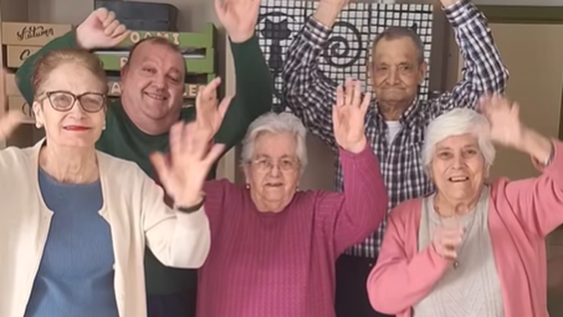 Los mayores de la Residencia Sagrada Familia, en Arjonilla (Jaén)