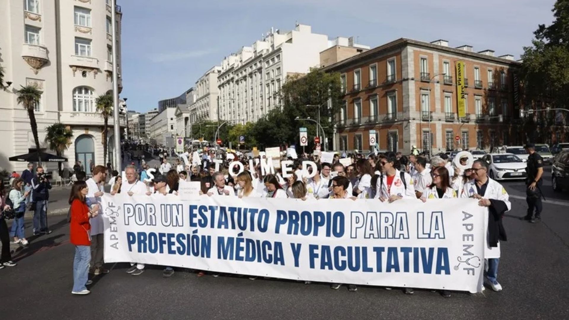 Manifestación de los médicos del Sistema Nacional de Salud durante la segunda huelga este viernes.