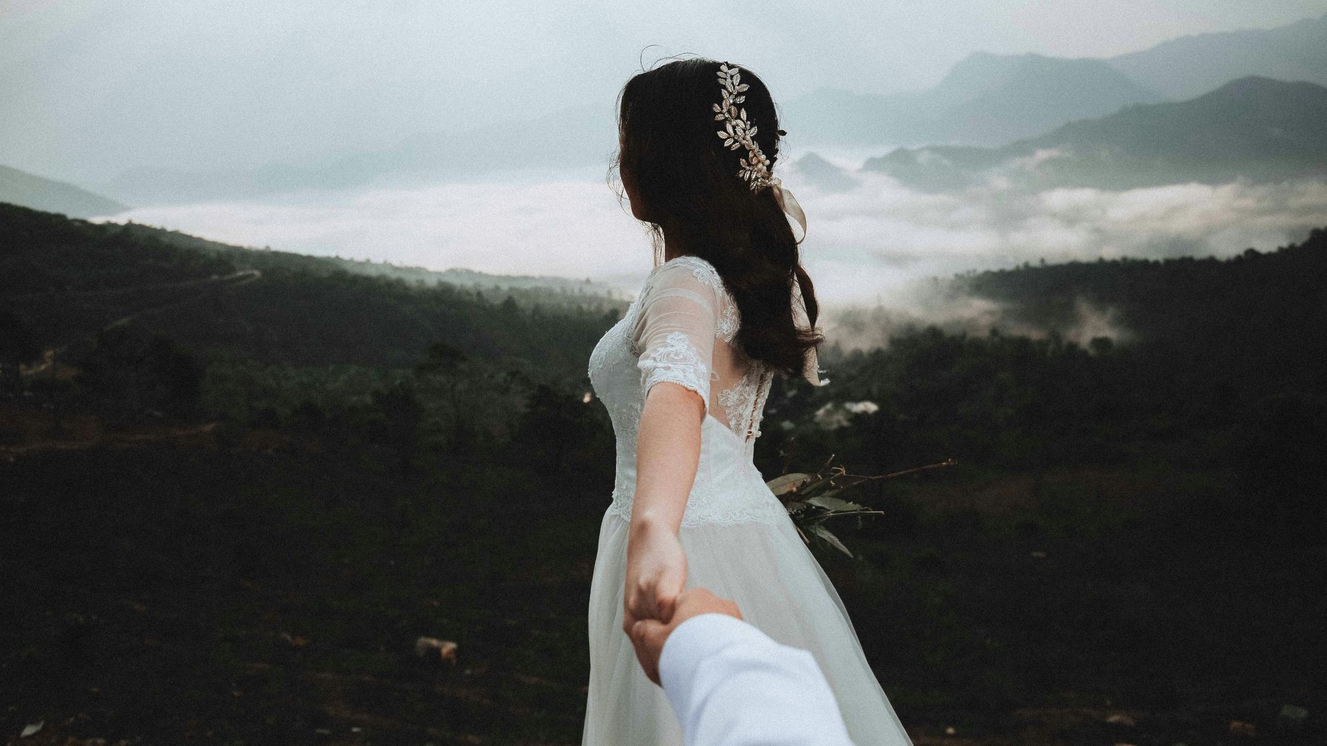novias vestido blanco unsplash