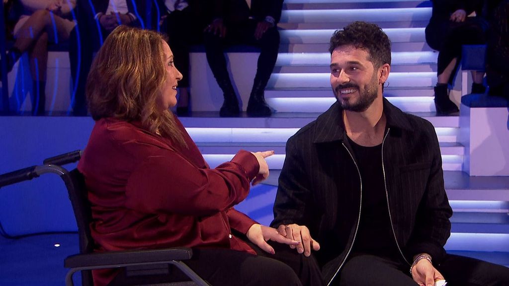 El cantante Antoñito Molina sorprende a su mayor fan tras superar un aneurisma: "Me refugié en tus canciones" Hay una cosa que te quiero decir Temporada 1 Top Vídeos 79