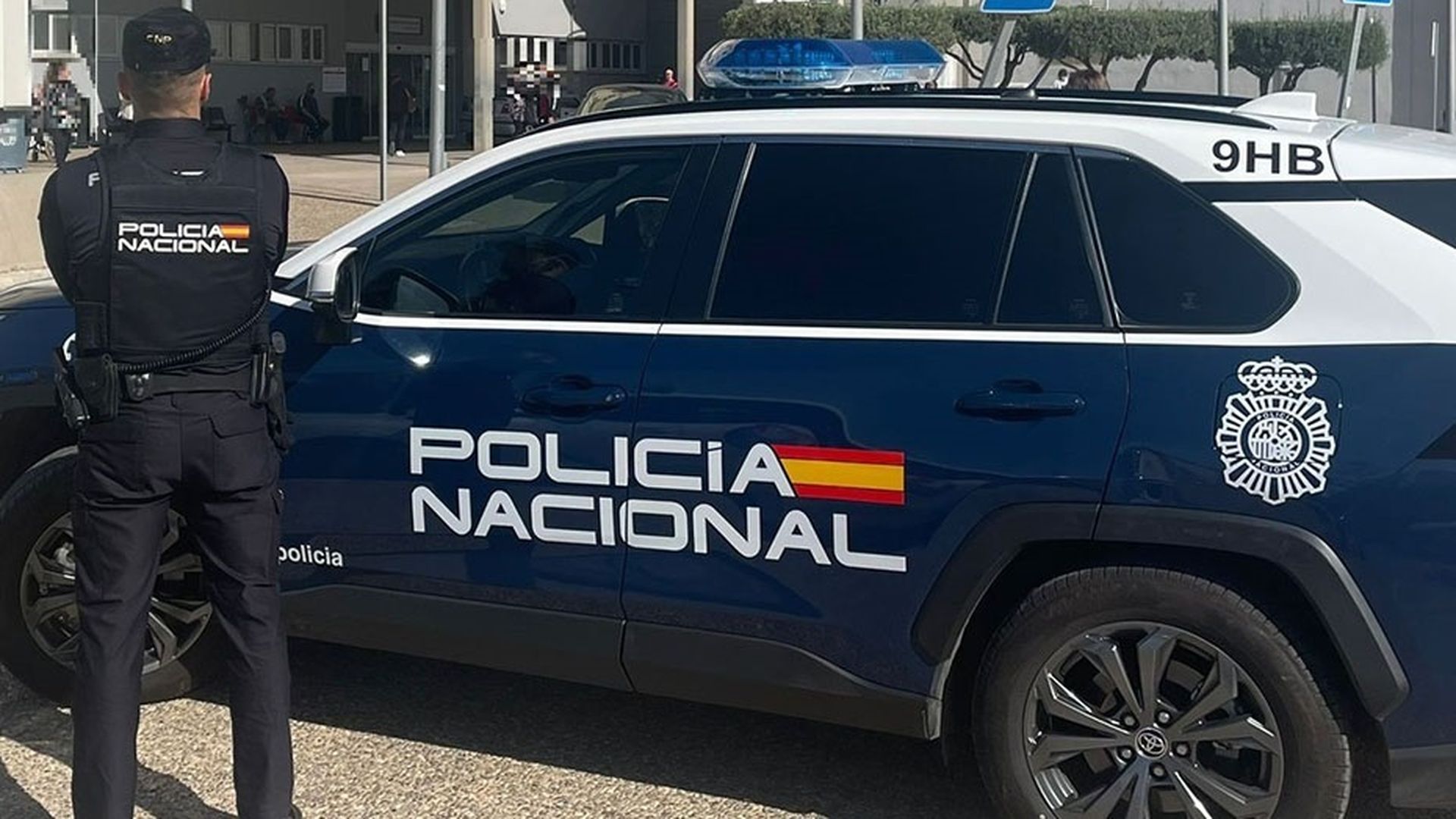 Uno de los detenidos por la violación grupal de una joven en Málaga ya agredió sexualmente a su exnovia junto a su hermano cuando era menor