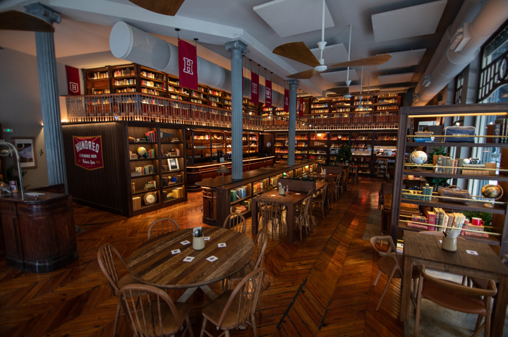 Uno de los locales de Hundred Burgers