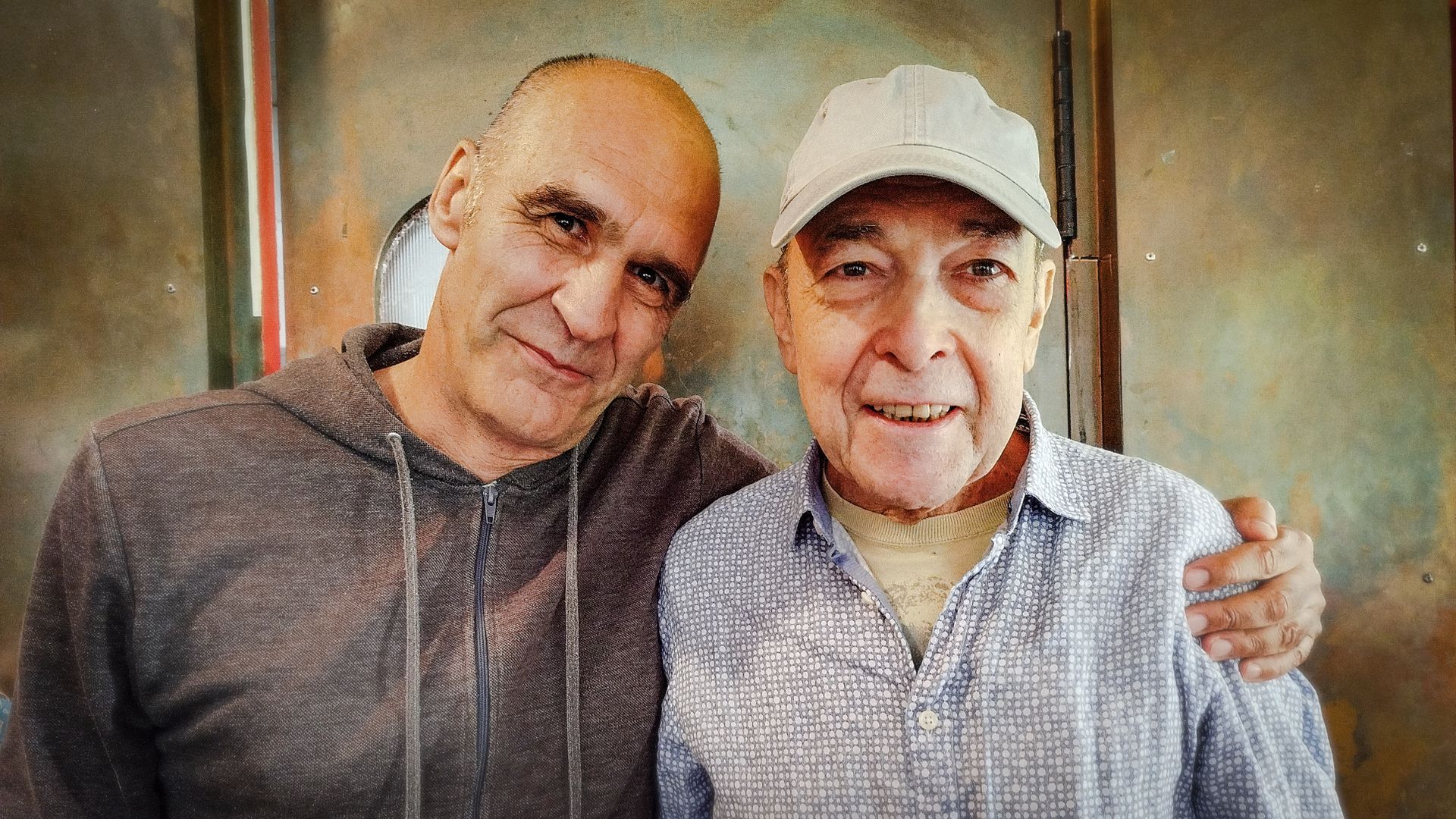Vincent Molino (derecha) y Faín Sánchez Dueñas, los dos componentes actuales de Radio Tarifa. Vincent Molino (derecha) y Faín Sánchez Dueñas, los dos componentes actuales de Radio Tarifa.