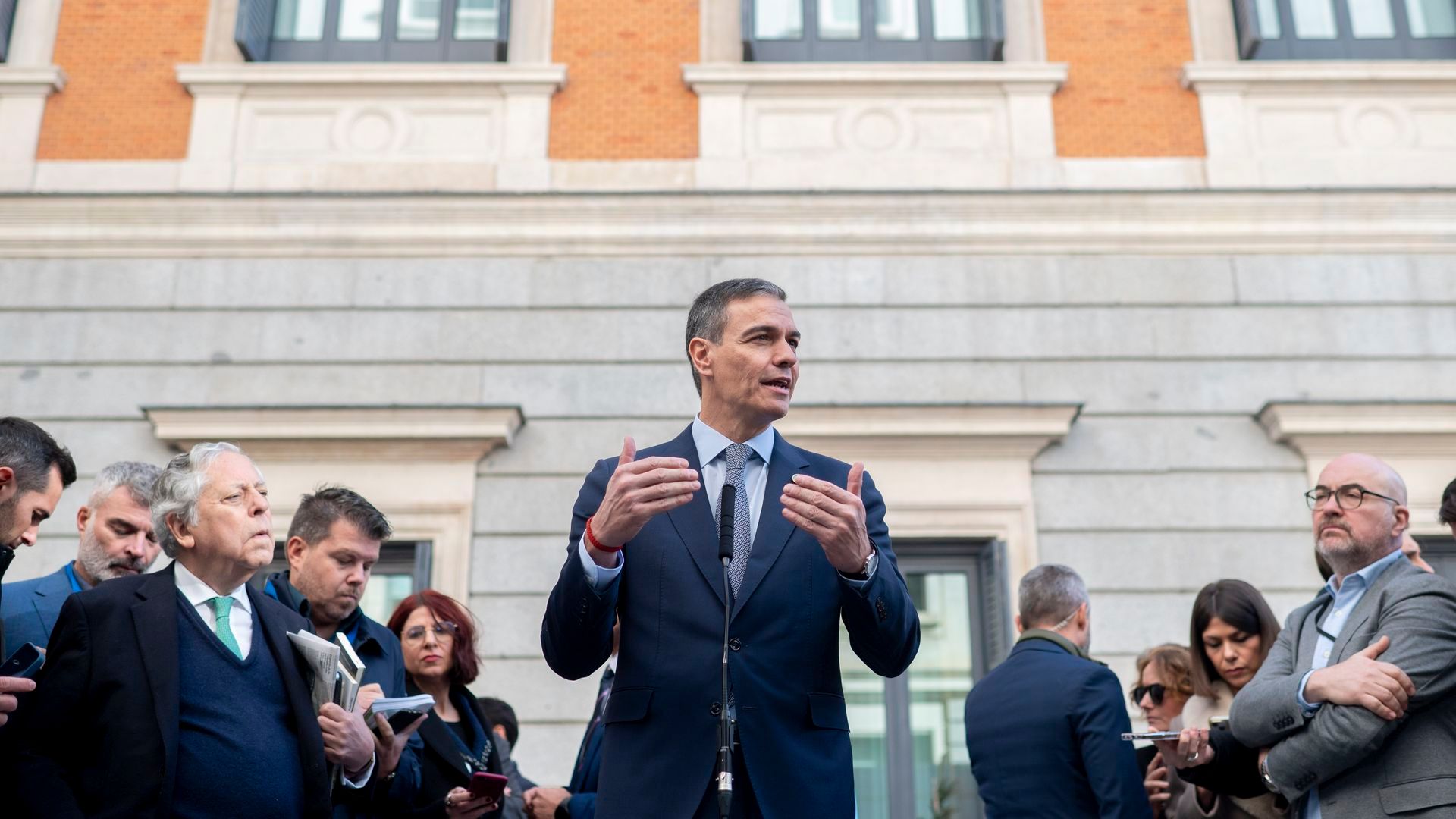 Las celebraciones por el 47 aniversario de la Constitución, entre la crispación política y el plantón de más de la mitad de los grupos parlamentarios