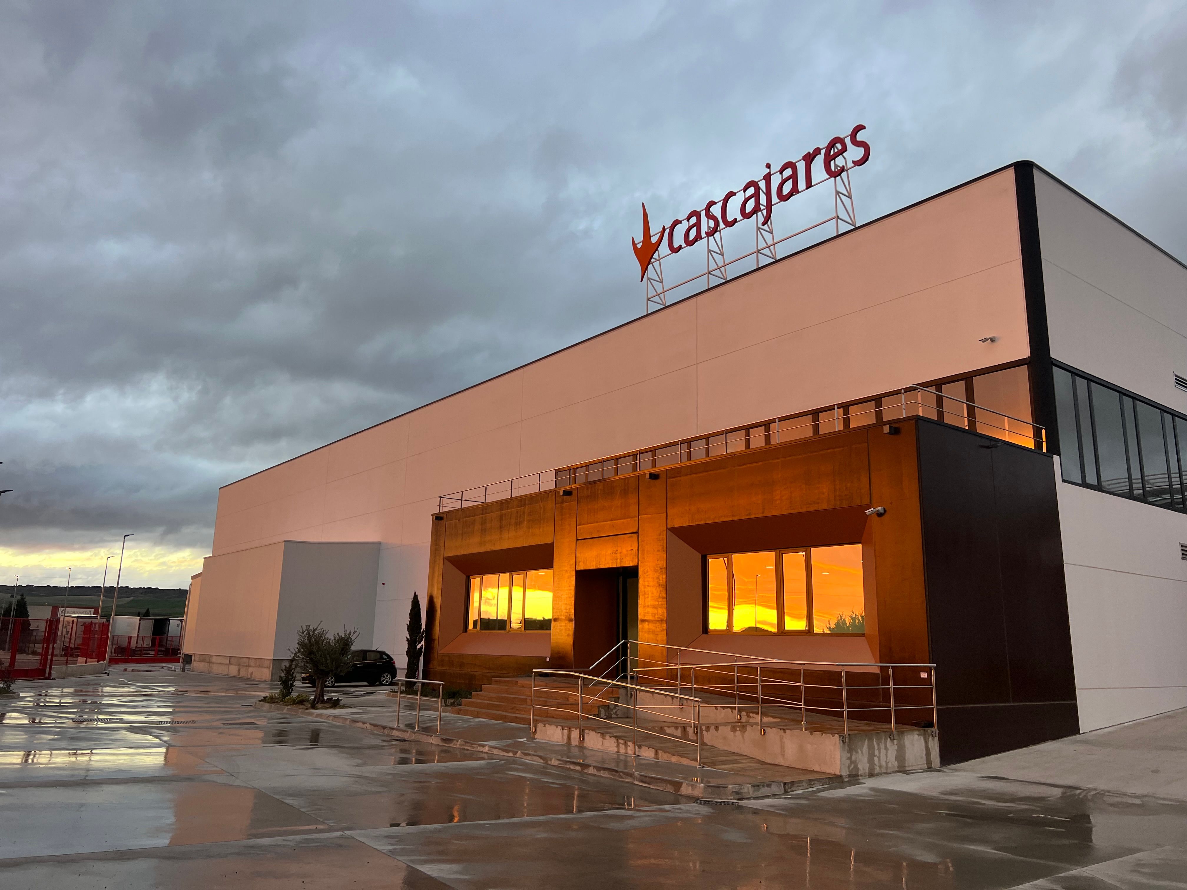 Fachada nueva fábrica Cascajares