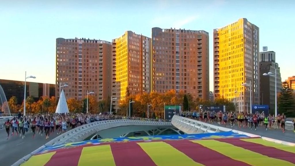 La keniana Joyciline Jepkosgei logra la mejor marca mundial del año en el maratón de Valencia